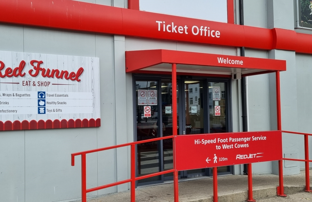 Southampton Isle Of Wight Ferry Terminals Red Funnel southampton-isle-of-wight-ferry-terminals-red-funnel
